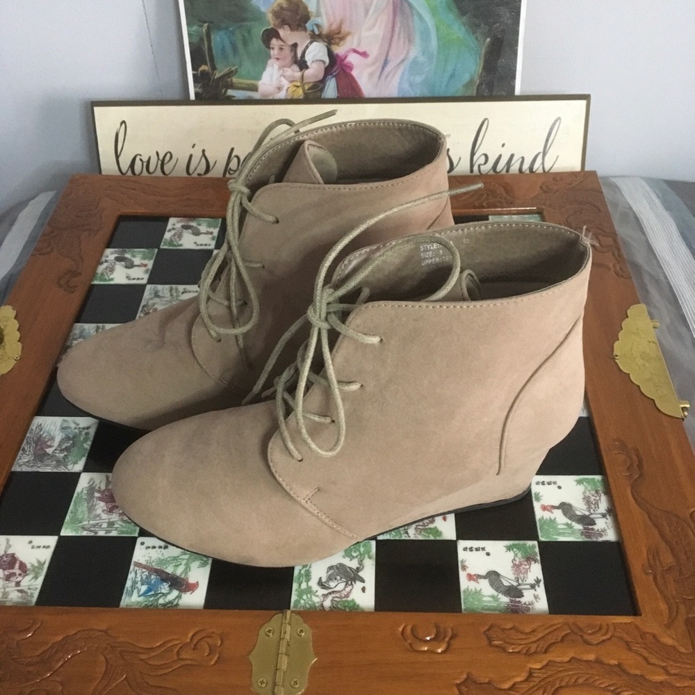 Twisted Boots Slip in and Step Out SZ 9 Benefits Charity